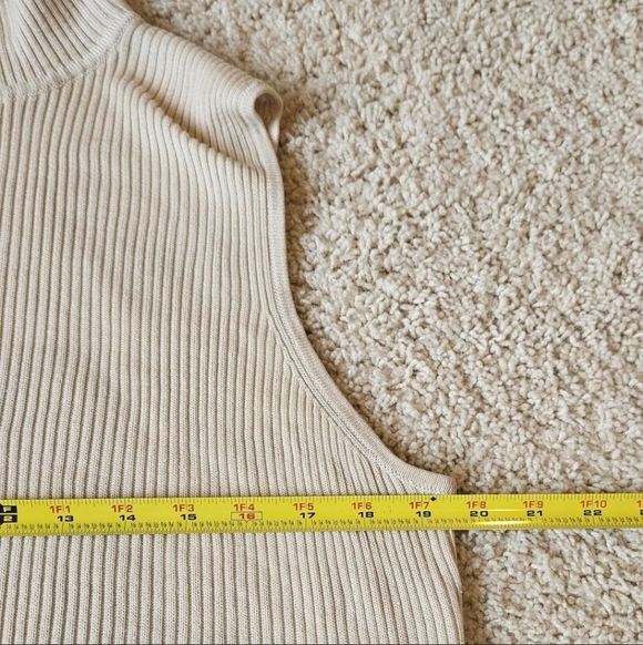 Sleeveless Ribbed Mock Neck Top - Picture 3 of 4